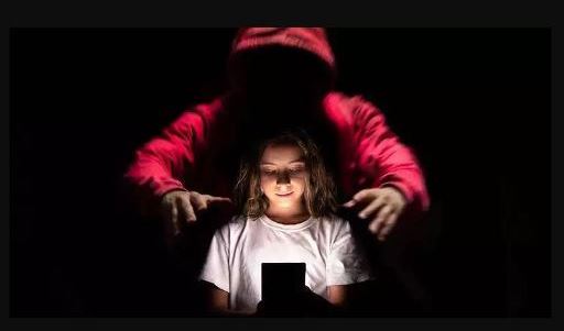 Mobilização contra adultização e exploração sexual infantil no ambiente digital será realizada na praça principal de Lavras