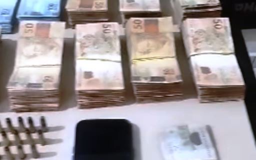 PM de Bom Sucesso prende autor de violência doméstica e apreende armas, drogas e R$ 101 mil - veja vídeo