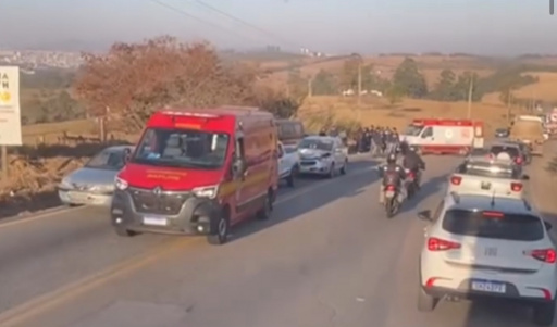 Engavetamento com oito veículos na rodovia Lavras-Ijaci - veja vídeos